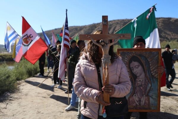 Misa binacional ayer en Ciudad Juárez, en memoria de indocumentados.