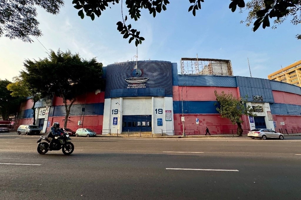 En la imagen se observan aspectos del estadio de Cruz Azul y la plaza de toros México que se ubica en ciudad de los deportes sin sellos de clausura, 7 de Noviembre de 2024.