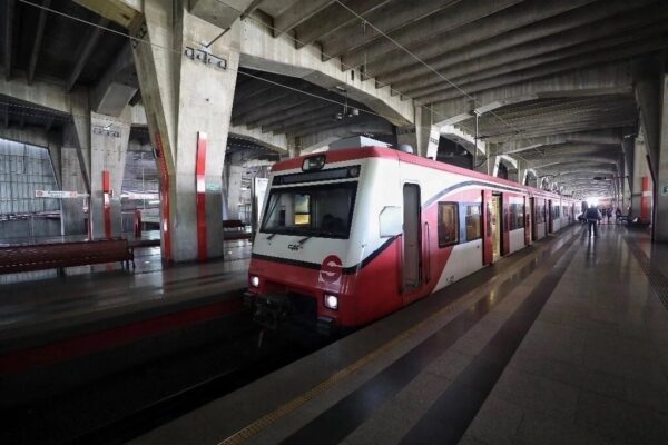 El Tren Suburbano suspendió su servicio luego de un cortocircuito que suspendió las corridas del tren por un lapso de dos horas. 