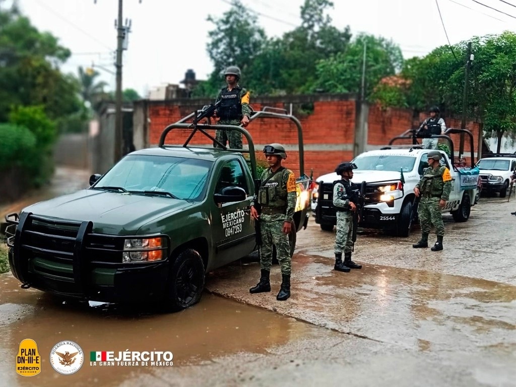 Militares en operativo de auxilio a la población.