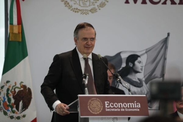 El secretario de Economía, Marcelo Ebrard, encabeza la conferencia de prensa con motivo del lanzamiento de 'El Buen Fin', en la Ciudad de México, el 8 de noviembre de 2024.