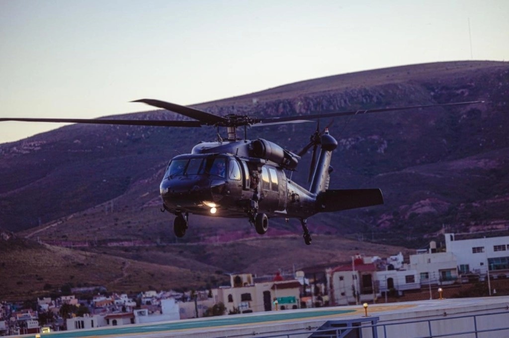 El helicóptero blindado Black Hawk adquirido por el gobierno de Zacatecas, cuyo costo fue de 105 millones de pesos, posee equipo de inteligencia y de artillería de alta magnitud; además, tiene capacidad para 12 personas.