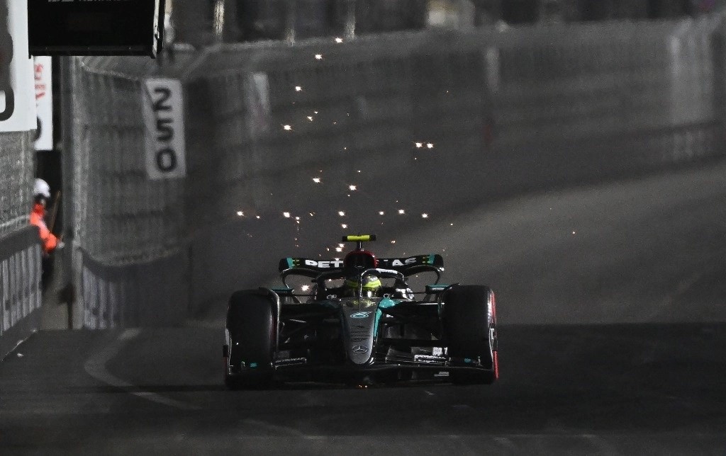 El piloto británico Lewis Hamilton, Mercedes, firmó los mejores tiempos de los dos primeros ensayos libres del Gran Premio de Las Vegas. 