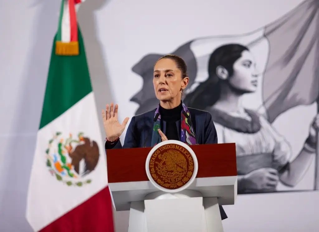 La presidenta Claudia Sheinbaum, desde el Salón Tesorería, al ofrecer su conferencia de esta mañana.