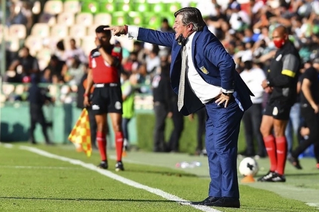 El 'Piojo' Herrera durante un partido de futbol.