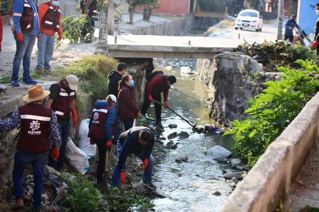 Jornada de limpieza en barrancas de Ecatepec.