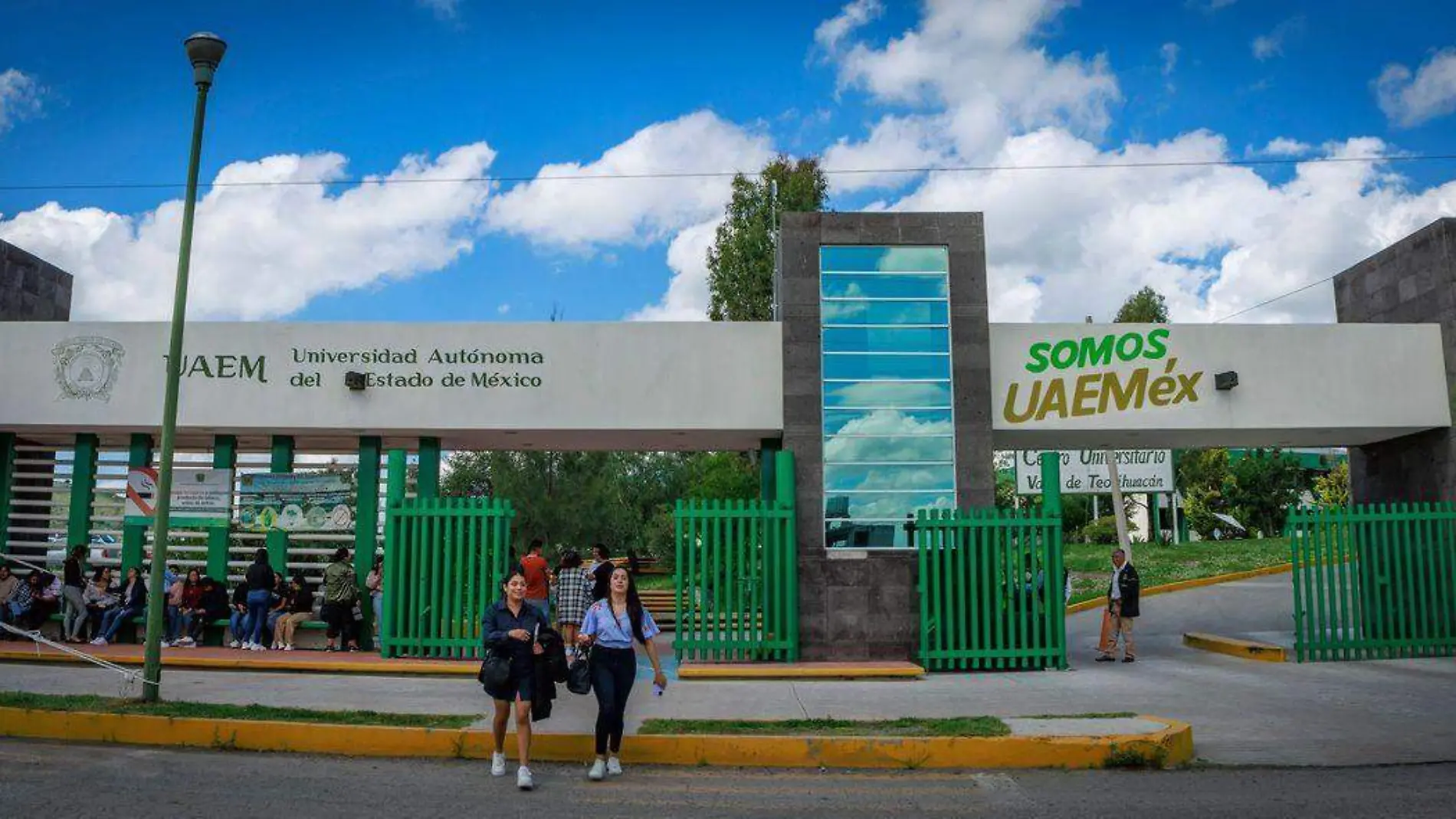 La cobertura educativa de la máxima casa de estudios en la entidad se ampliará a los municipios de Tecámac e Ixtapan de la Sal.