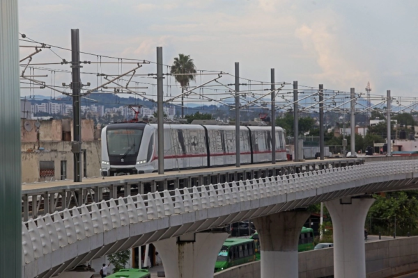 Aspectos del Tren Ligero en Zapopan.