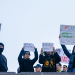 Ciudadano se manifestaron en la explanada de los Héroes de Monterrey en rechazo al incremento de las tarifas de transporte público.