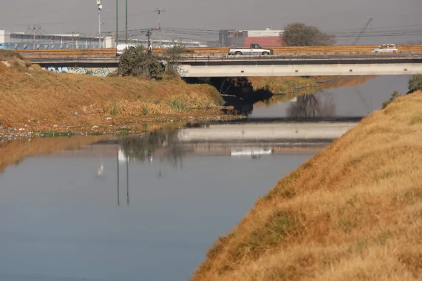 Vecinos comentan que la zona cercana a la altura de la carretera Toluca-Naucalpan no ha tenido mantenimiento desde hace 20 años