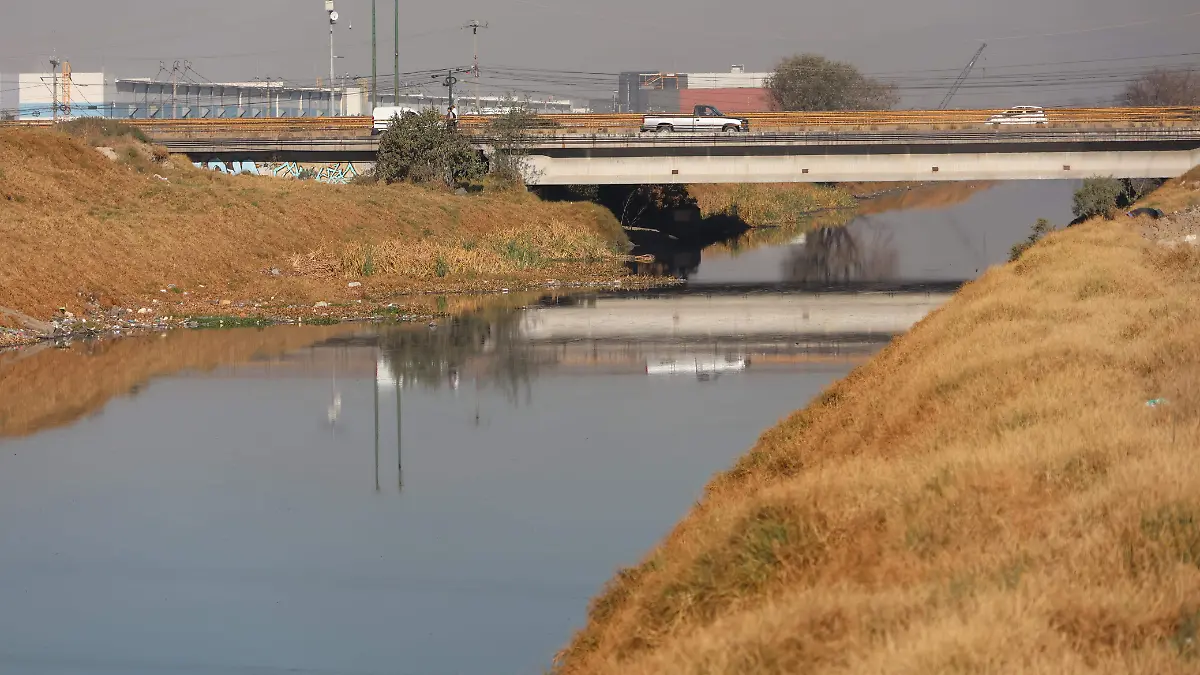 Vecinos comentan que la zona cercana a la altura de la carretera Toluca-Naucalpan no ha tenido mantenimiento desde hace 20 años