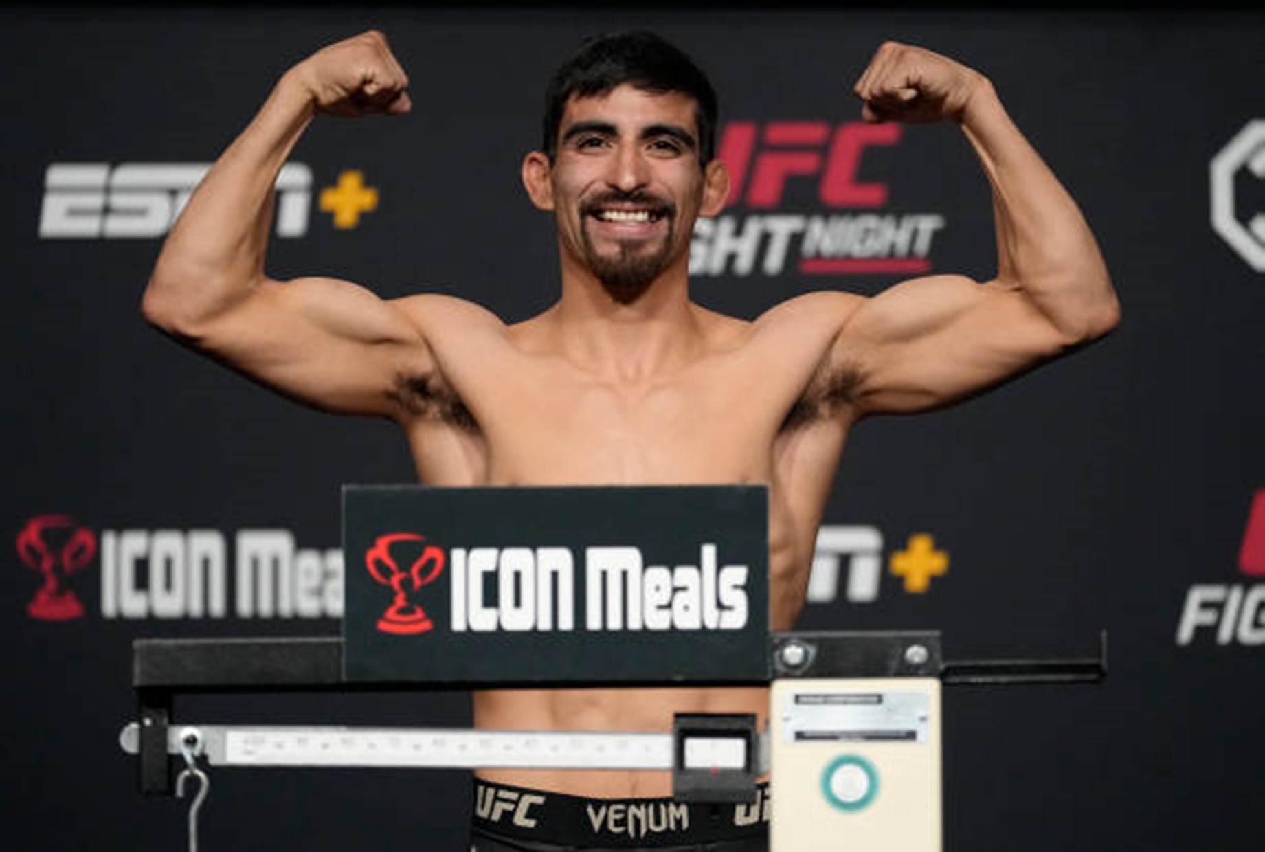 Jesús Aguilar es conocido como el “Peligro” y un referente mexicano en la UFC, pero detrás de su éxito vivió complicaciones; vendió chocolates y marihuana en las calles.