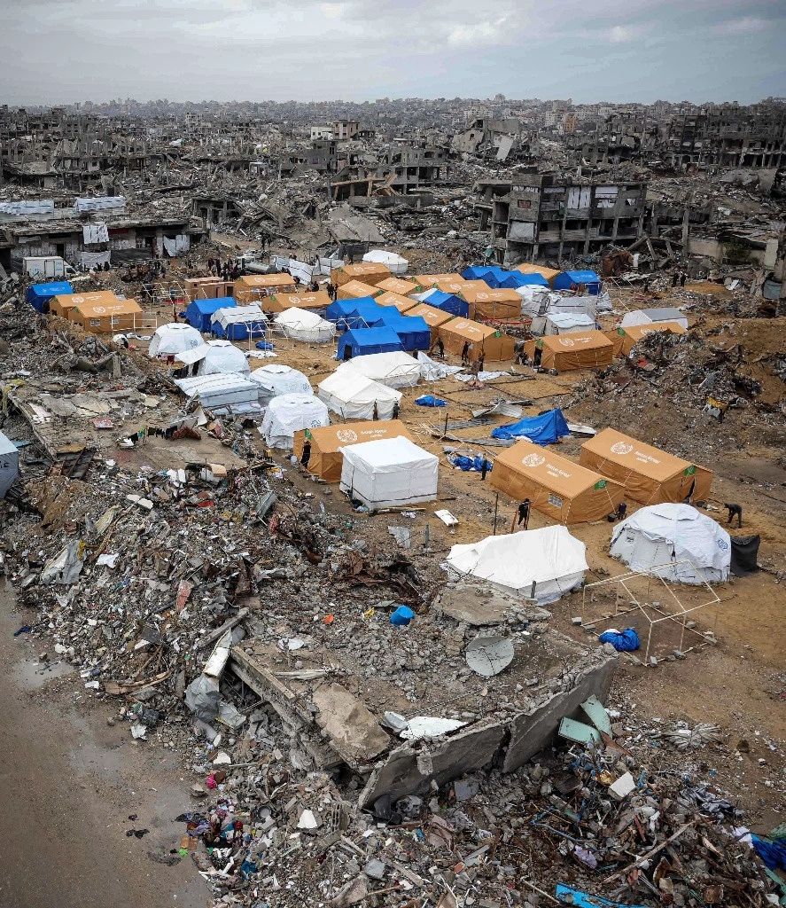Egipto expresó "su total rechazo a las declaraciones del presidente estadunidense, al tiempo que Hamas llamó a una cumbre árabe de emergencia para responder al magnate y reafirmó que Gaza pertenece a su pueblo y éste no se irá". Asimismo, la ONU ratificó que la iniciativa es totalmente ilegal de acuerdo con el derecho internacional.