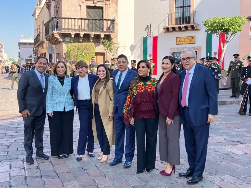 La presidenta Claudia Sheinbaum ofrece un discurso durante la ceremonia por el 108 aniversario de la Promulgación de la Constitución Política de los Estados Unidos Mexicanos de 1917, en el Teatro de la República, en Querétaro, el 5 de febrero de 2025.