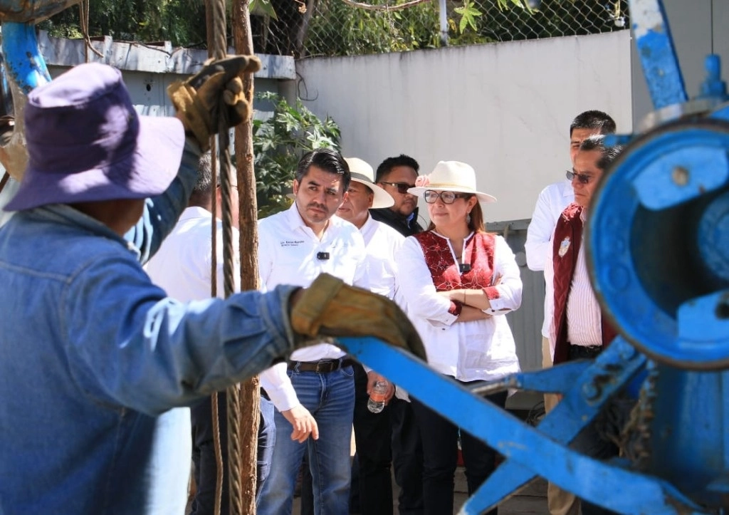 Durante el recorrido, la presidenta municipal de Ecatepec agradeció la presencia del titular de Conagua para supervisar los trabajos de restablecimiento de los 24 pozos que se van a intervenir con el plan integral que anunció la presidenta, Claudia Sheinbaum, para aumentar el caudal y mejorar la distribución del agua por la red en Ecatepec.