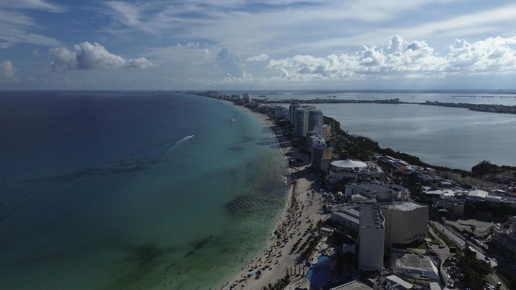 Estima que Cancún tiene más de 200 colonias irregulares a las que resulta difícil suministrar energía eléctrica.