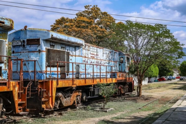 Organizaciones sociales, militantes y simpatizantes de Morena, y ciudadanos en común pidieron a la presidenta que vuelva a funcionar el tren que venía de la Ciudad de México, pasando por Cuernavaca, hasta llegar a Iguala, y al pueblo de Balsas Sur, en el estado de Guerrero.