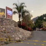 Tres personas muertas y una herida fue el resultado de un ataque armado ocurrido en el estacionamiento del bar Fisher´s House, en Querétaro, Querétaro.