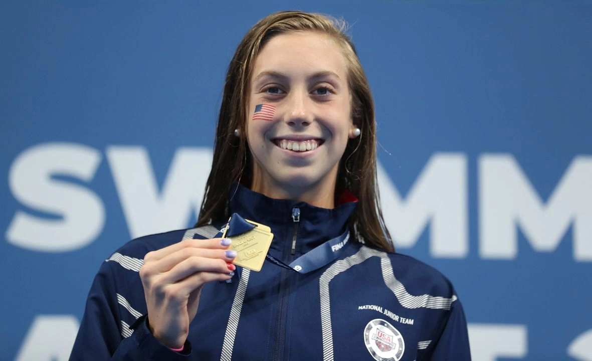 La nadadora estadunidense, Gretchen Walsh ostenta el récord mundial de natación en los 100 metros mariposa.