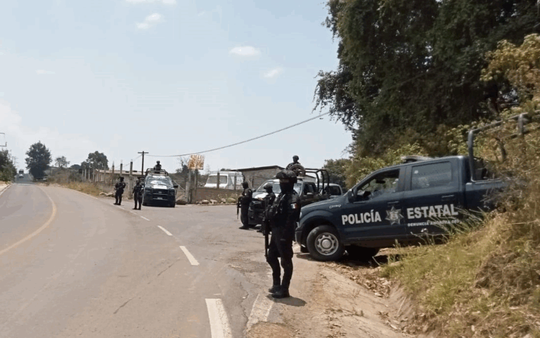 La familia de la víctima exigió justicia por el asesinato de Andrea “N” de 26 años. Acompañados de activistas, se manifestaron en las instalaciones del ministerio público de Chimalhuacán.