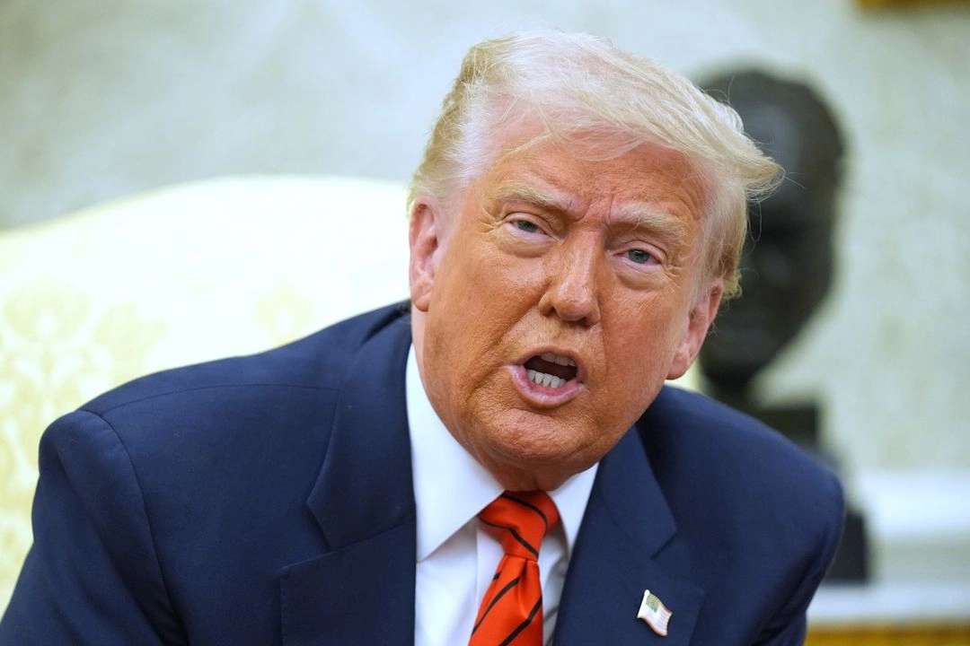 El presidente Donald Trump habla durante una reunión con el primer ministro canadiense Mark Carney en la Oficina Oval de la Casa Blanca, el martes 6 de mayo de 2025, en Washington.