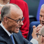 El líder de los demócratas cristianos, Friedrich Merz, reacciona después de ser elegido nuevo canciller del parlamento federal alemán, Bundestag, en el edificio del Reichstag en Berlín, Alemania, el 6 de mayo de 2025.
