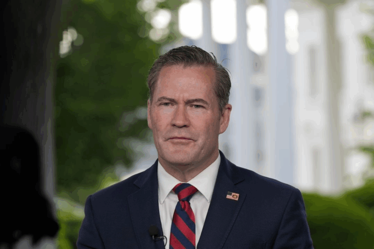 Mike Waltz, asesor de Seguridad Nacional de EU, durante una entrevista televisiva en la Casa Blanca en Washington, el 1° de mayo de 2025.