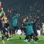 Los jugadores del Paris Saint-Germain celebran su victoria durante el partido de vuelta de las semifinales de la UEFA Champions League entre el Paris Saint-Germain (PSG) y el Arsenal.