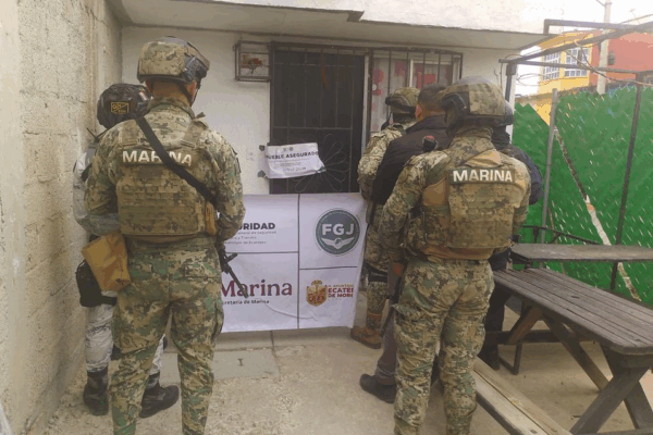 En las últimas horas fueron desplegados 47 efectivos de la Secretaría de la Defensa Nacional, Guardia Nacional, Fiscalía General de Justicia, policía estatal, Grupo de Operaciones Especiales (GOES), y policía metropolitana de Ecatepec, como parte del Operativo Interinstitucional para Asegurar Inmuebles.