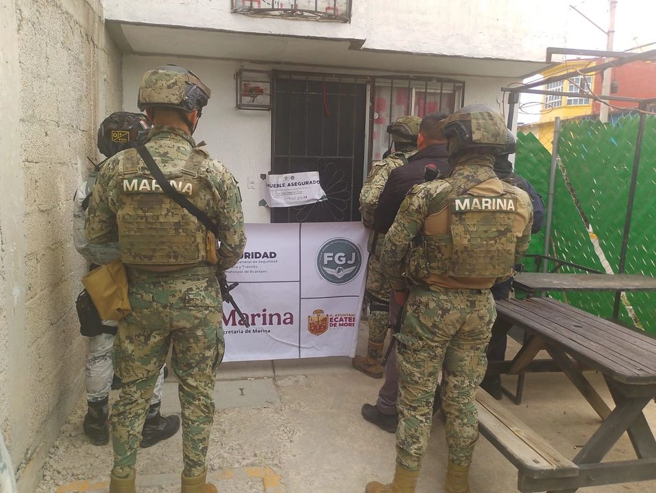 En las últimas horas fueron desplegados 47 efectivos de la Secretaría de la Defensa Nacional, Guardia Nacional, Fiscalía General de Justicia, policía estatal, Grupo de Operaciones Especiales (GOES), y policía metropolitana de Ecatepec, como parte del Operativo Interinstitucional para Asegurar Inmuebles.
