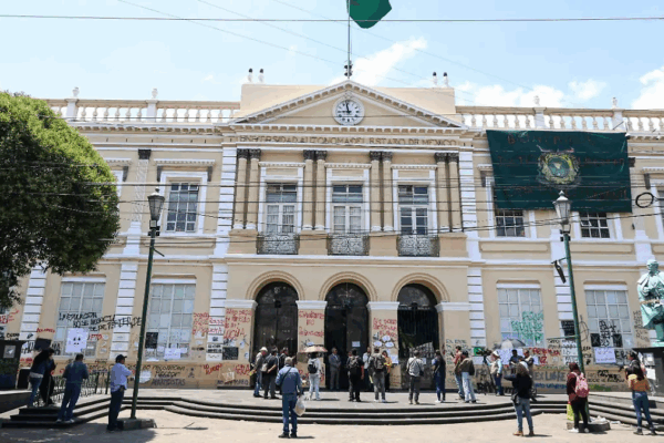 El 14 de mayo Carlos Barrera dejará la titularidad de Rectoría; la fecha límite para nombrar rectora es el 31 de este mes