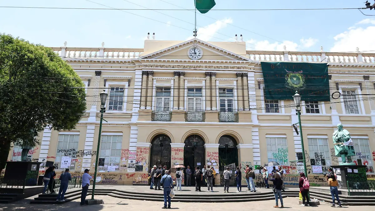 El 14 de mayo Carlos Barrera dejará la titularidad de Rectoría; la fecha límite para nombrar rectora es el 31 de este mes