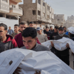 Funeral en Jan Yunis de víctimas de un bombardeo nocturno de Israel.