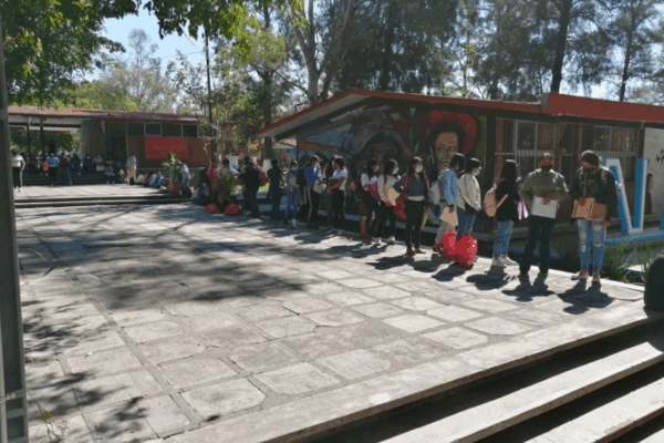 Las normalistas de Amilcingo exigen el cumplimiento de su pliego petitorio Alumnas de la escuela normal rural “Emiliano Zapata” -ubicada en Amilcingo, Temoac.