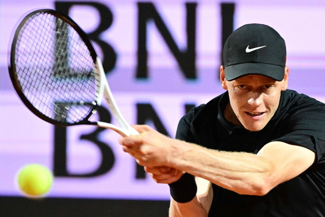 El italiano Jannik Sinner durante el partido ante el argentino Francisco Cerúndolo en el Masters 1000 de Roma, el 13 de mayo de 2025.