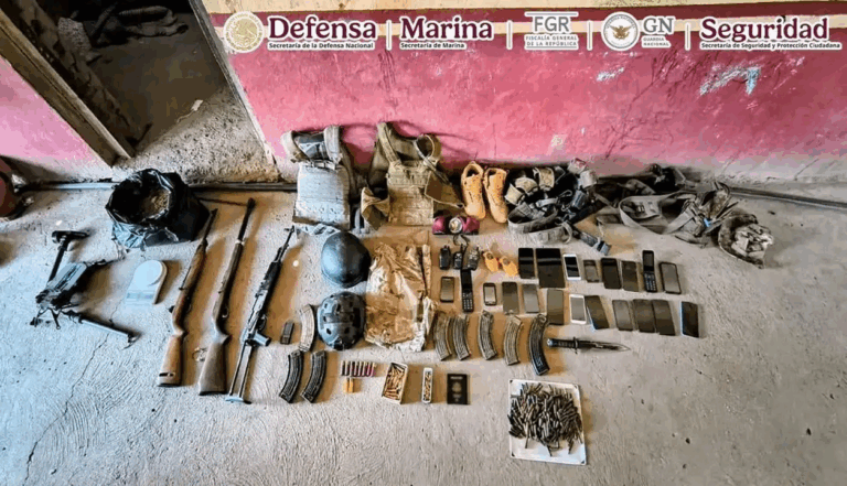 En el operativo en el que participaron autoridades federales se incautó armamento diverso y equipo táctico.