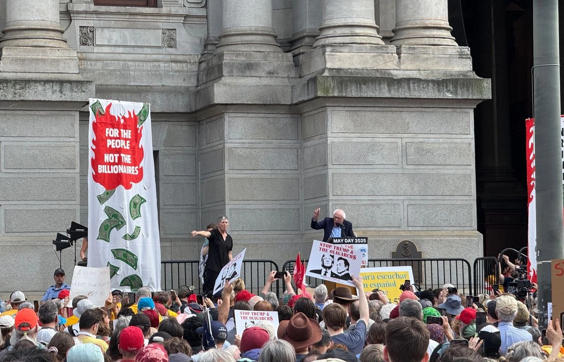 El congresista independiente Bernie Sanders durante su discurso en el mitin en pro de los trabajadores, en Filadelfia, Pensilvania.