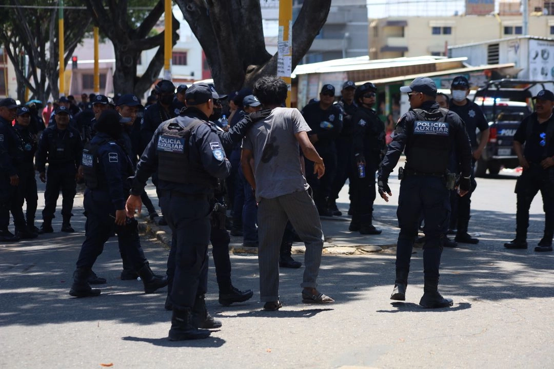 La defensora, Yesica Sánchez Maya de Consorcio para el Diálogo Parlamentario y la Equidad consideró que este operativo además de ser violatorio de los derechos humanos, es sólo un plan para distraer la atención, pues hay situaciones prioritarias como la atención de inseguridad en las colonias.