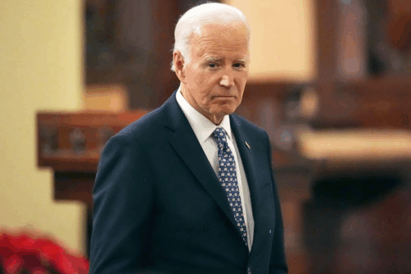 Trump, entristecido por cáncer de Biden El presidente Joe Biden camina después de hablar durante un servicio de oración interreligioso por las víctimas del mortal ataque con camión en Año Nuevo, en Nueva Orleans, el 6 de enero de 2025.