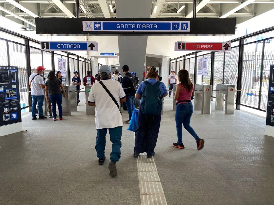 Algunos usuarios argumentaron los inconvenientes con el costo que implica trasladarse desde pueblos, colonias y unidades habitacionales, ubicadas en municipios del suroriente y que no tienen acceso directo a la terminal o las estaciones de este nuevo sistema de transporte eléctrico.