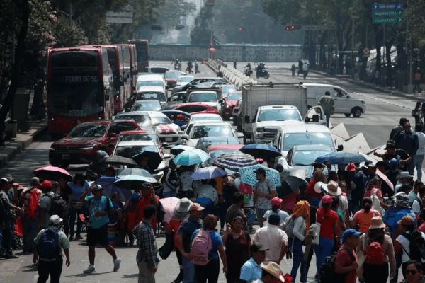 Contingentes de CNTE bloquean CDMX Maestros integrantes de la CNTE de diferentes estados, bloquean la circulación en Paseo de la Reforma, en la Ciudad de México, 21 de mayo de 2025.