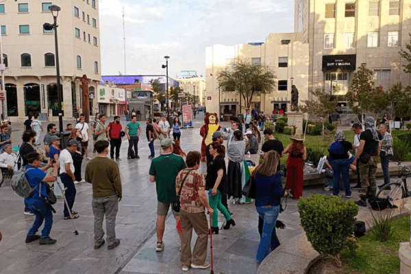 Activistas piden restauración de áreas naturales invadidas Un grupo reducido de activistas piden que se declare como zona de restauración los cerros que rodean la ciudad de Chihuahua, Chihuahua.