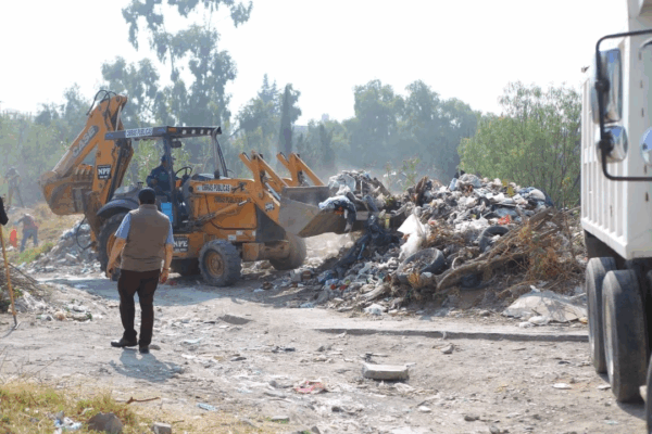 Recolectan más de 23 mil toneladas de basura en Ecatepec Las jornadas de limpieza que se hicieron en todo el municipio, durante enero se recolectaron 3 mil 556 toneladas de basura, en febrero fueron 4 mil 726 toneladas, en marzo 5 mil 628, en abril 6 mil 601, mientras que en mayo 2 mil 721.