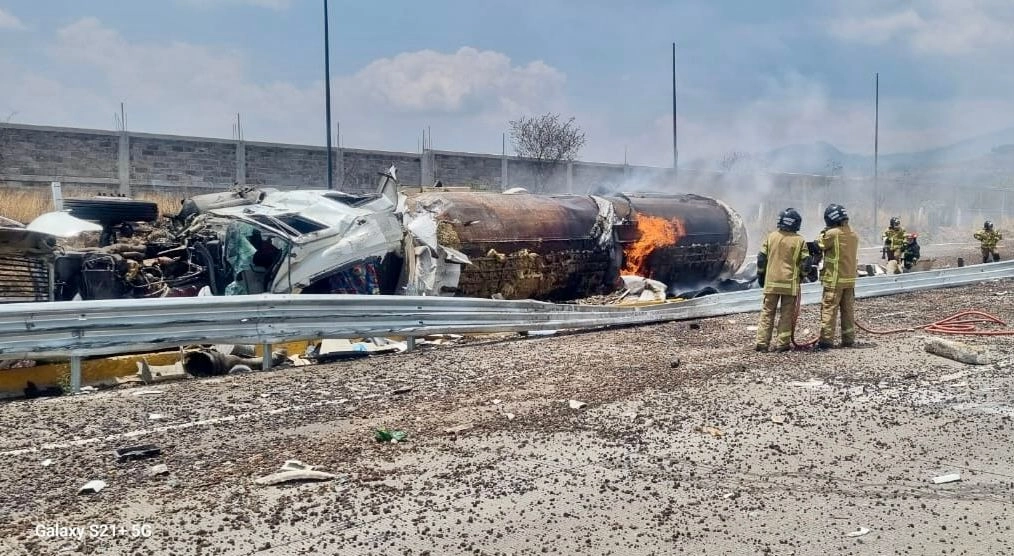 Se desvió la circulación a carretera libre a la altura del kilómetro 63 en el poblado de Río Frío.