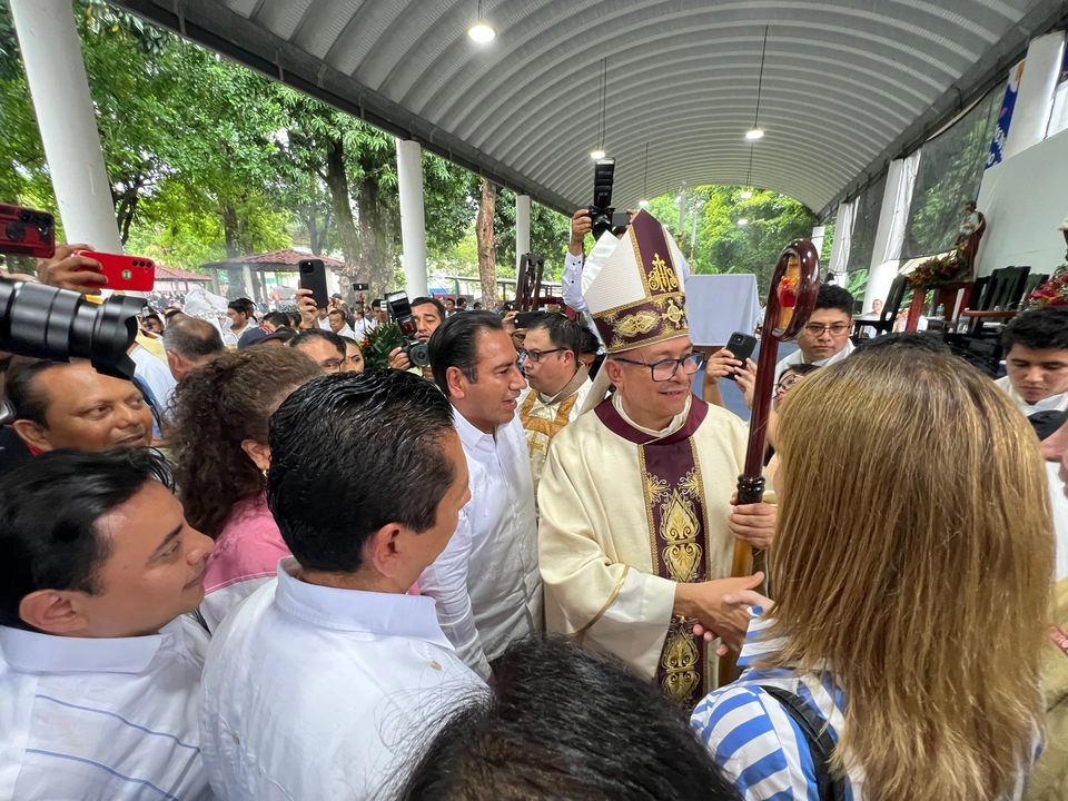 Monseñor Luis Manuel López Alfaro asumió el cargo de obispo de la diócesis de Tapachula, Chiapas; a la ceremonia asistió el gobernador de la entidad, Eduardo Ramírez Aguilar.