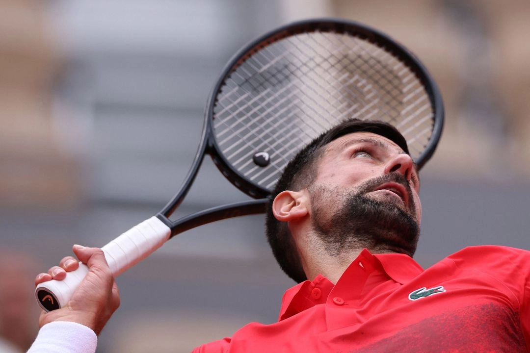 Novak Djokovic y Alexander Zverev será el último partido en turno de Roland Garros y el que cerrará los cuartos de final en los dos cuadros individuales del Grand Slam parisino. Imagen del 2 de junio de 2025.