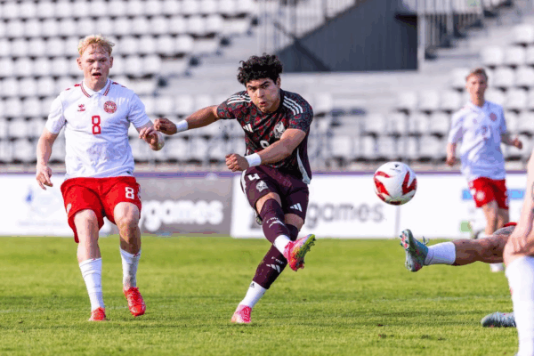 Tricolor Sub-20 cae en penales ante Dinamarca El 'Tri' sub-20 inició su participación en el Torneo Maurice Revello con una derrota en penales ante la selección de Dinamarca.