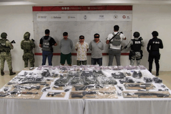 Quintana Roo: capturan a ‘El Cuervo’, vinculado a narcomenudeo en el estado José Benjamín N es considerado objetivo prioritario del Atlas Delictivo del Estado, por ser el líder de un grupo criminal generador de violencia dedicado al narcomenudeo, extorsión y ser el autor intelectual de múltiples homicidios cometidos en Tulum.