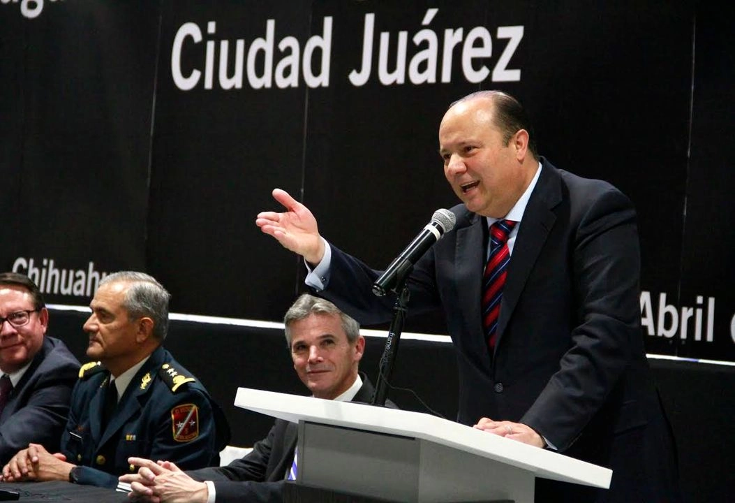 Según los abogados del despacho Villasana, los embalses están en un área federal del cauce del río Agujas dentro del predio El Saucito, estos aprovechamientos cuentan con permiso de 1942, otorgado por la entonces Secretaría de Agricultura y Fomento Federal a favor de Cresenciano Duarte Tarín, padre de César Duarte.