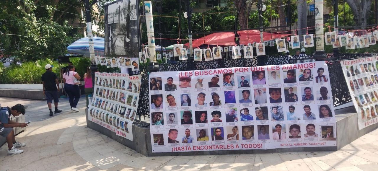 Recordaron que son ellas quienes hacen el trabajo que deberían de hacer las autoridades, al llevar a cabo brigadas de localización en vida y búsqueda forense, tratando de ubicar fosas clandestinas, todo con sus propios recursos.